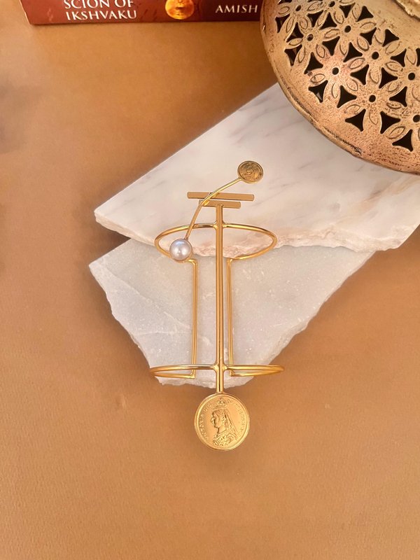 Medallion Pearl Chunky Cuff