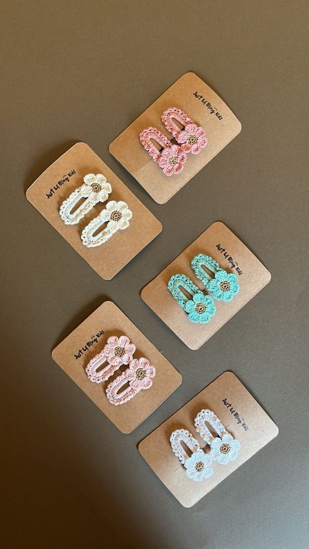 Floral Clips With Gold Detailing (Pair)