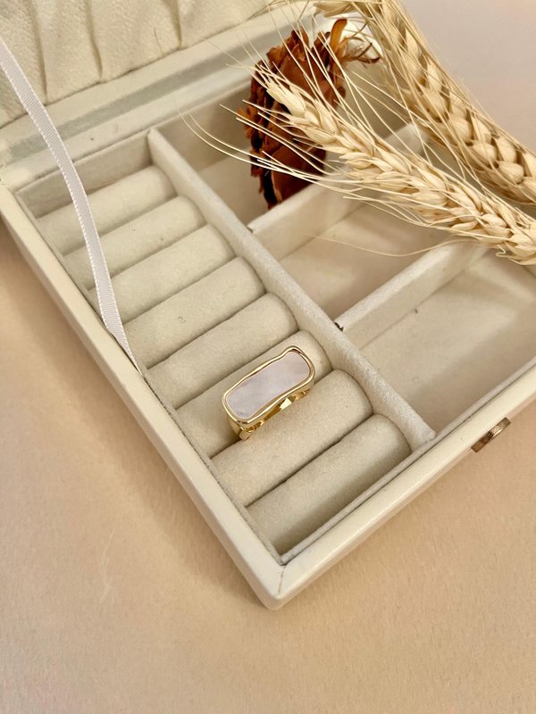 Mother of Pearl Bar Ring