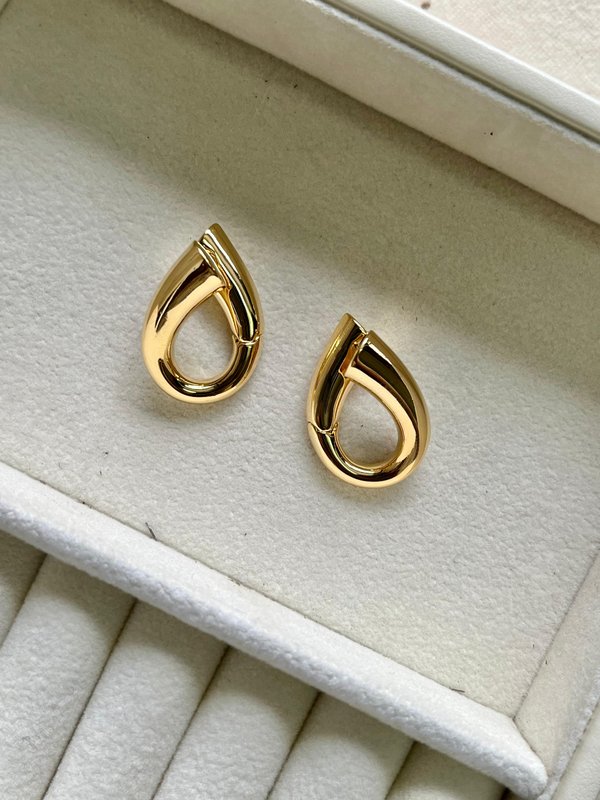 Irregular Drop Hollow Studs