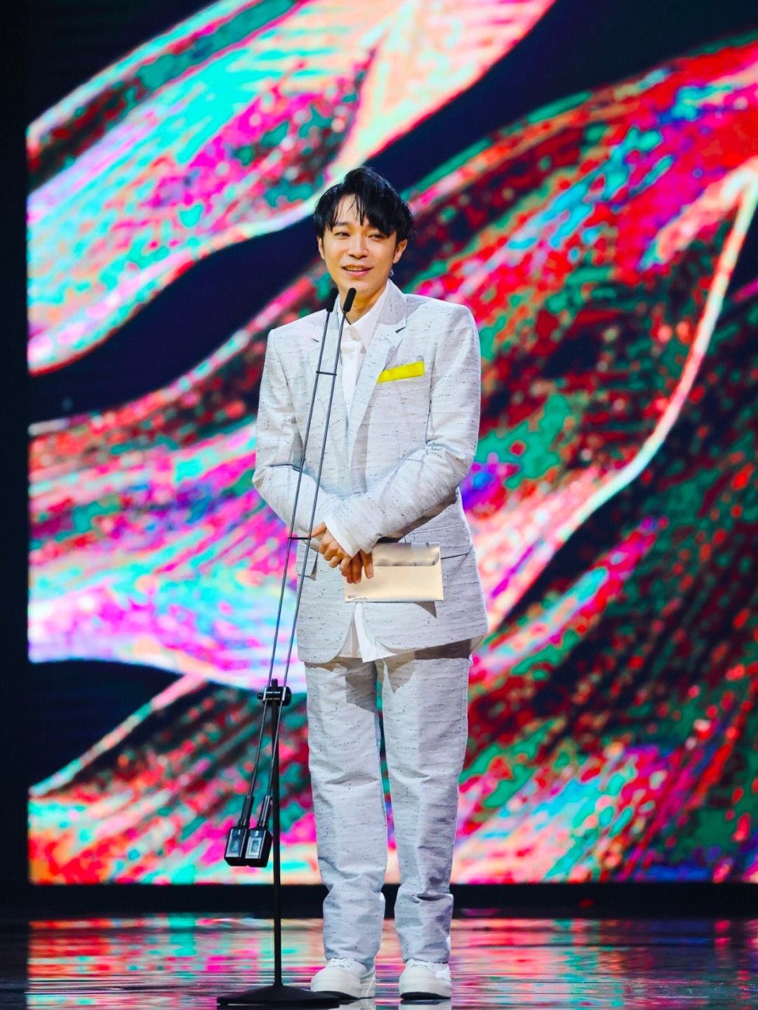 第 32 届金曲奖，吴青峰作为颁奖嘉宾