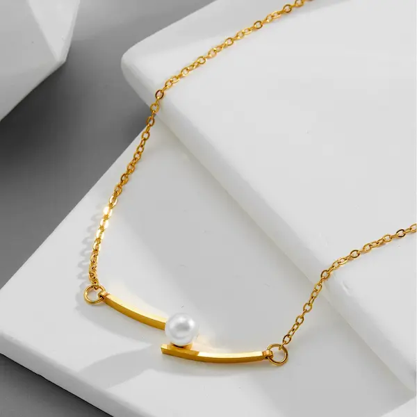 Double curved pearl necklace 95
