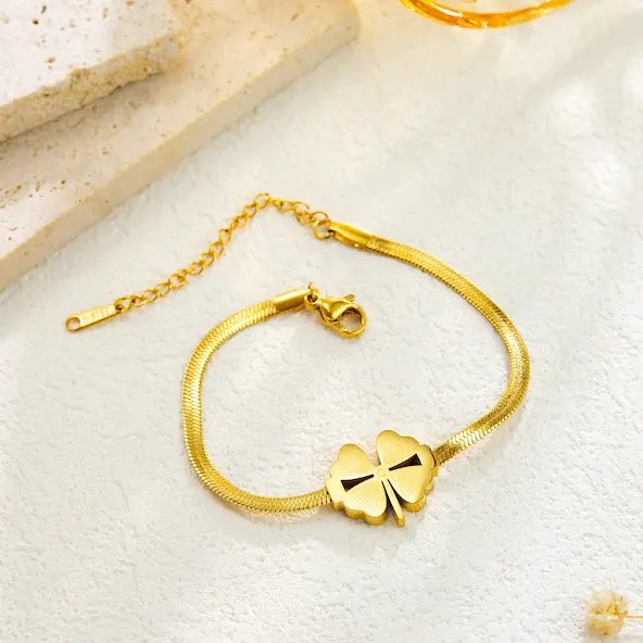 Luxurious Four leaf clover bracelet 14