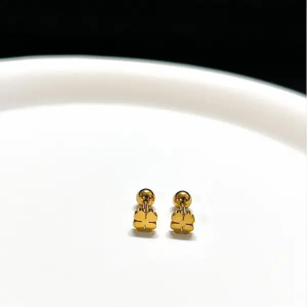 Four leaf clover mini color guaranteed earrings 229