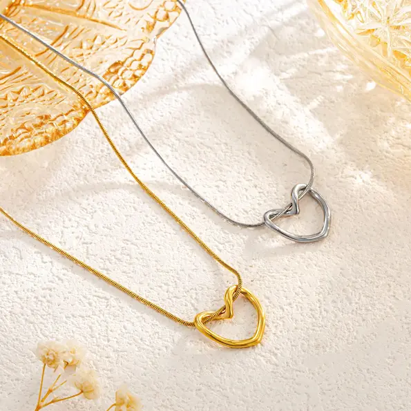 Minimalist twisted hollow heart color guaranteed necklace 59
