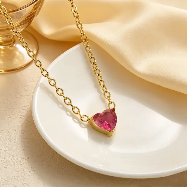 Rose red  heart shaped diamond color guaranteed necklace 532