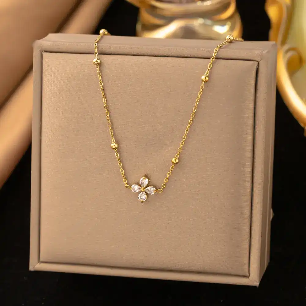 Necklace 18k gold plated colour  ✨ Best quality and one year colour guarantee