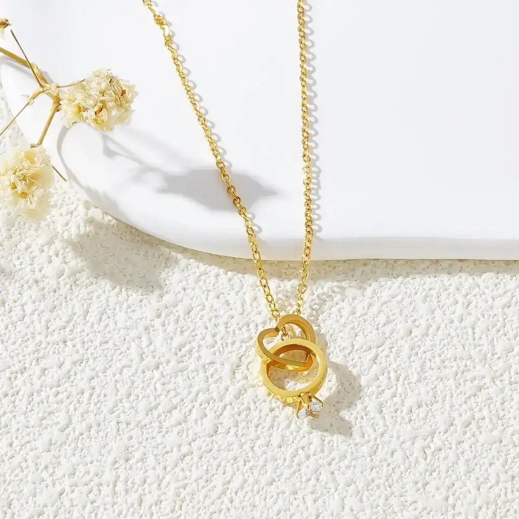 Necklaces stainless steel colour guaranteed One year ✨