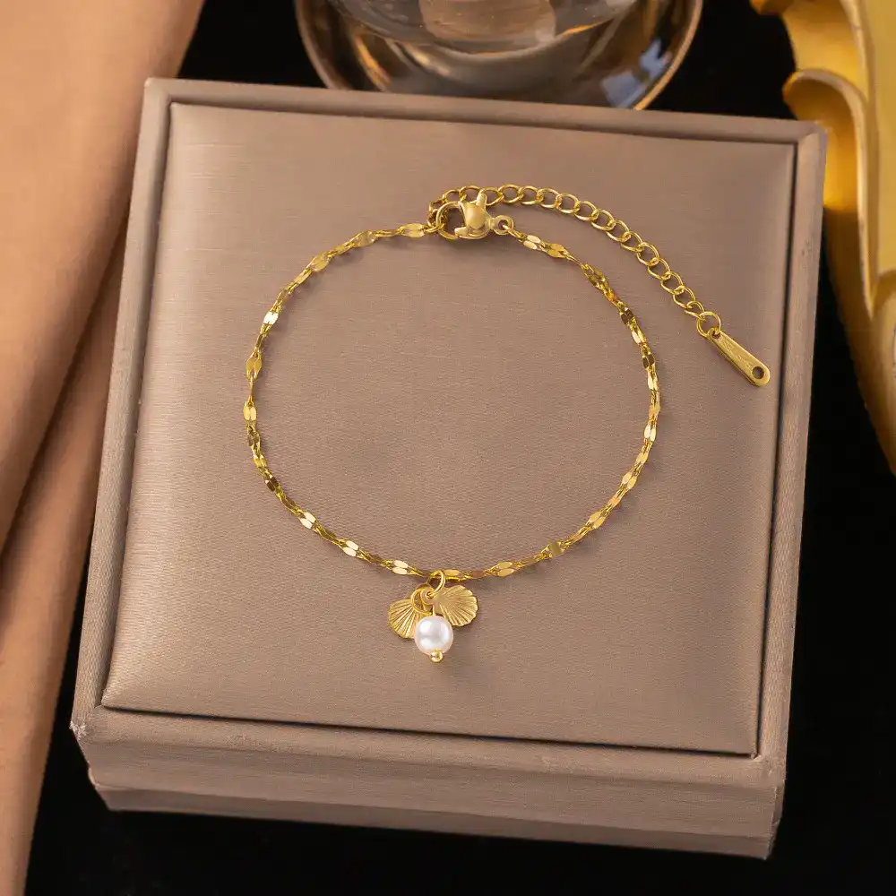 Bracelet 18k gold plated Stainless steel colour guaranteed one year 204