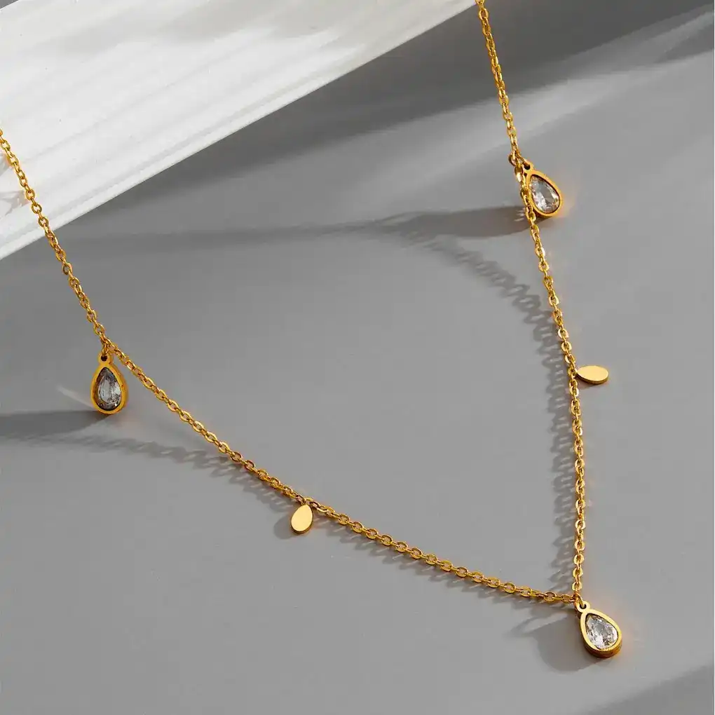 Necklace 18k gold plated colour 💌 Best quality and one year colour guarantee