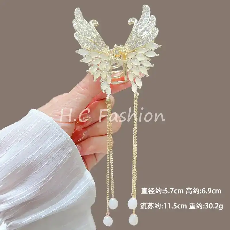 Premium stylish hair clips✨ 151