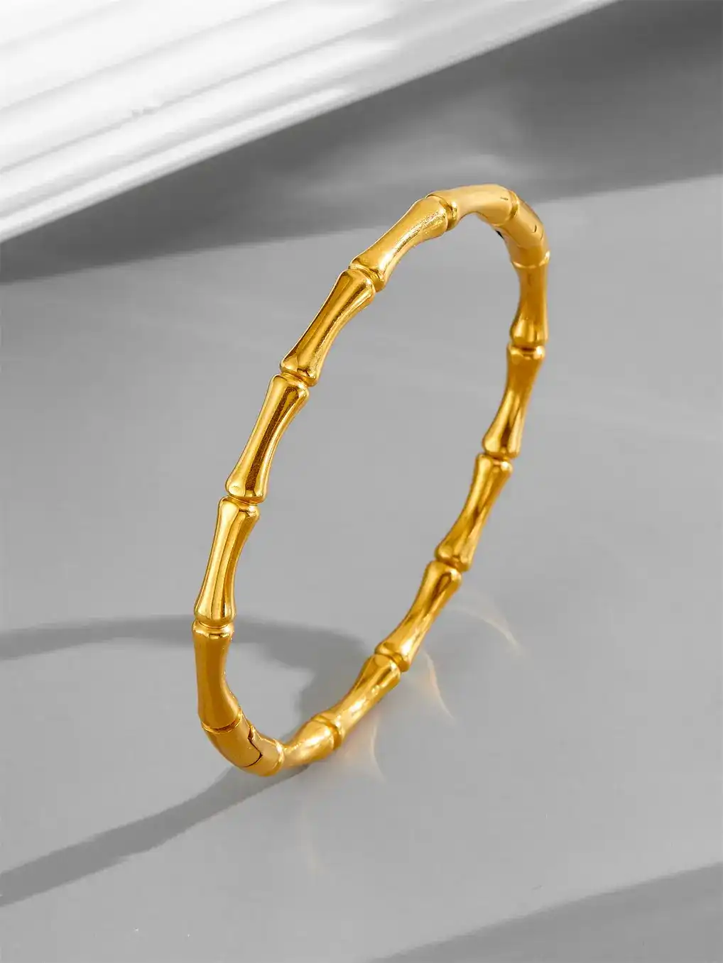 Bracelet 18k gold plated Stainless steel colour guaranteed one year