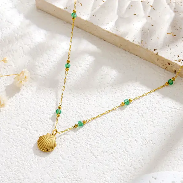 Emerald bead necklace 61