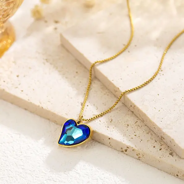 Zircon blue heart necklace 82