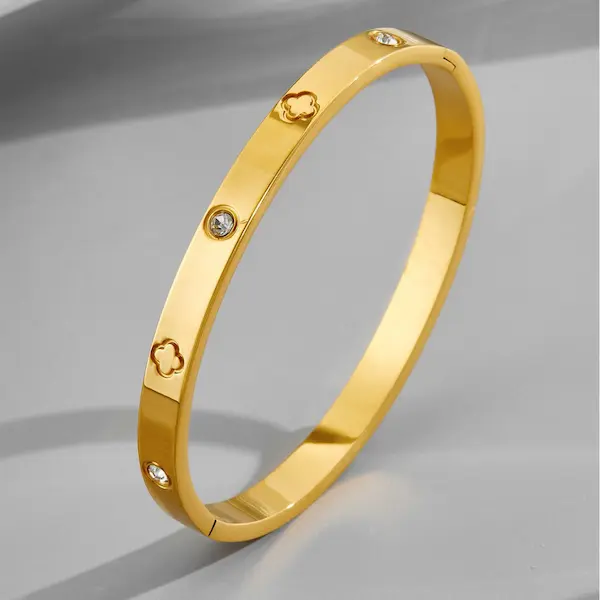 Four-leaf clover diamond-encrusted bracelet 108