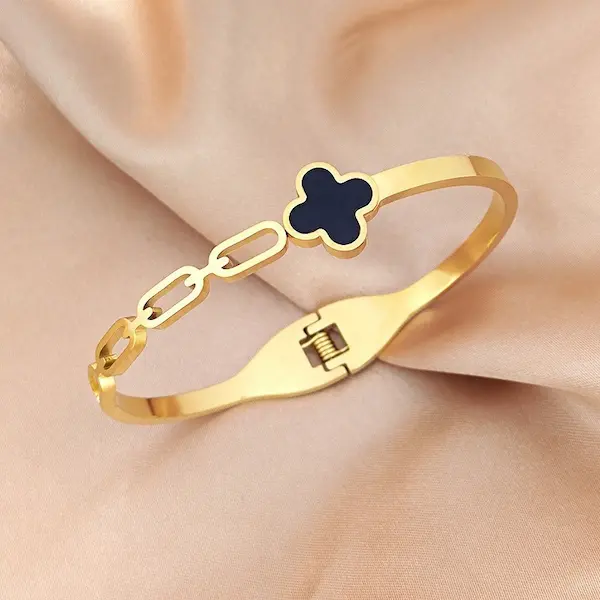 Luxury premium gold bracelet 107