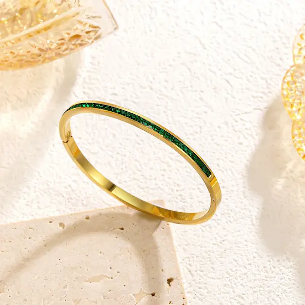 Single row of green diamonds in gold bangle 133