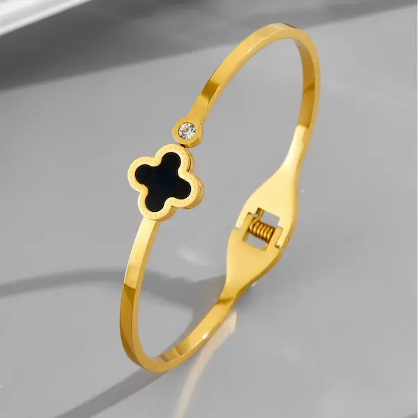 Four leaf clover bangle 162