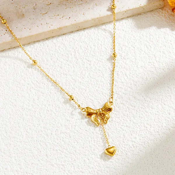 Hear and bow-tie necklace 172