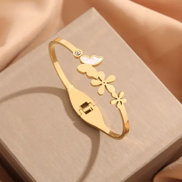 Daisy butterfly gold bangle 177