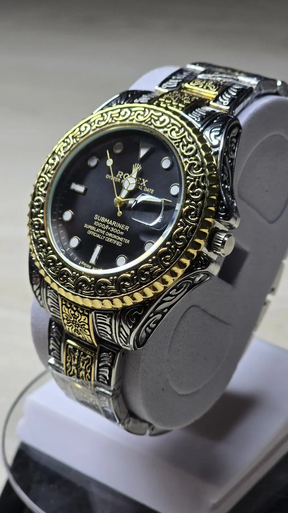 Premium Engraved Luxury Wristwatch – Black Dial & Two-Tone Antique Design 103