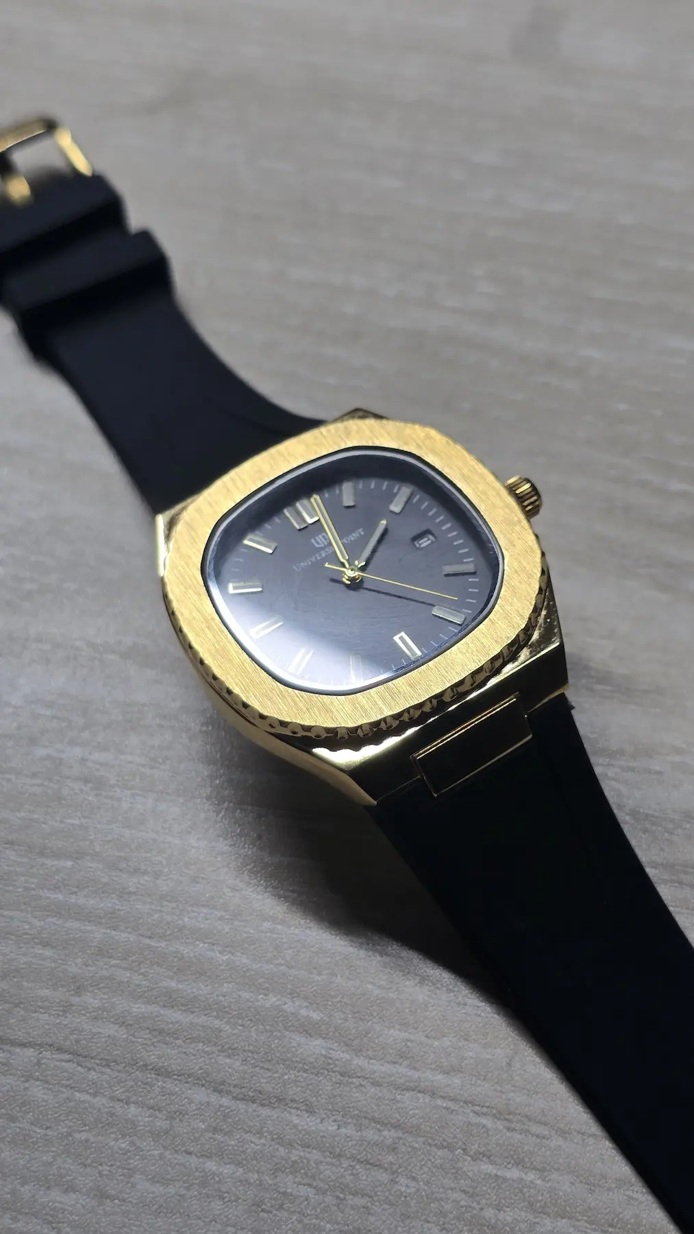 Premium Gold-Tone Sport Luxury Watch – Black Rubber Strap Edition 108
