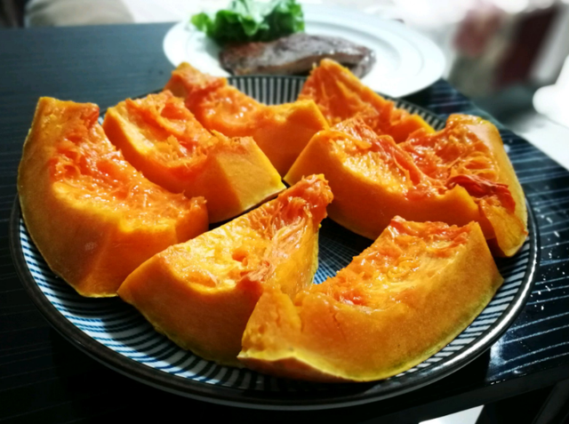 经常吃南瓜有什么好处？医生提醒：但这4类人群尽量别吃太多