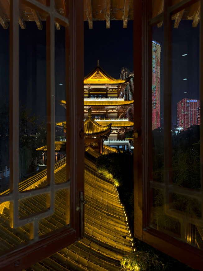 Hojisan 使用 iPhone 15 Pro Max 7 个专业级摄像头于长沙拍摄。