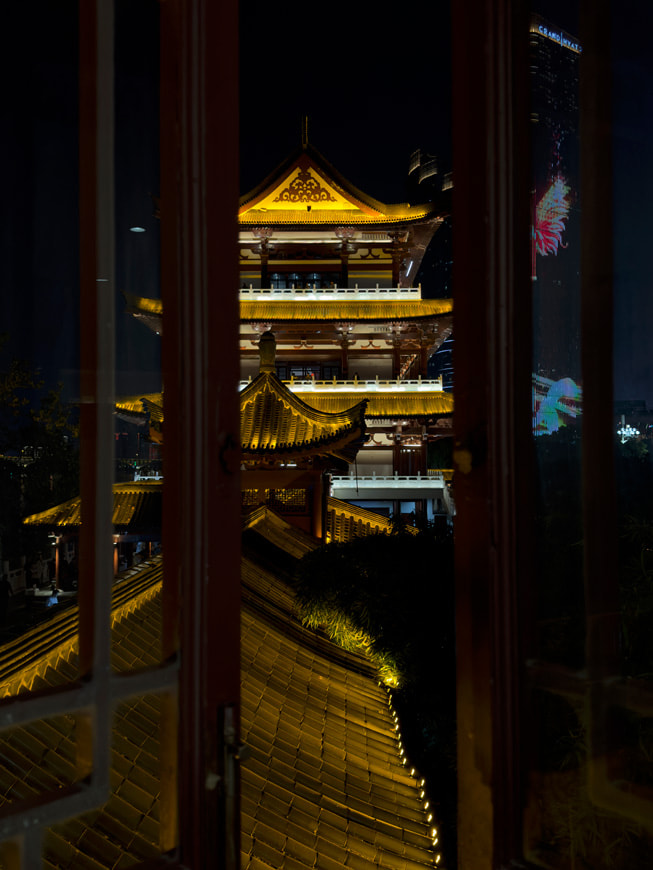 Hojisan 使用 iPhone 15 Pro Max 7 个专业级摄像头于长沙拍摄。