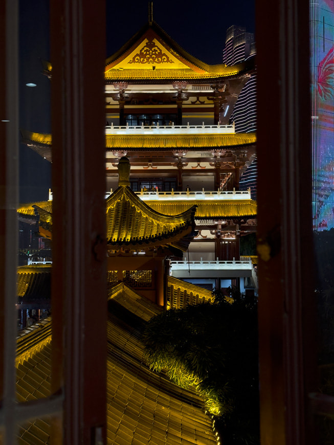 Hojisan 使用 iPhone 15 Pro Max 7 个专业级摄像头于长沙拍摄。