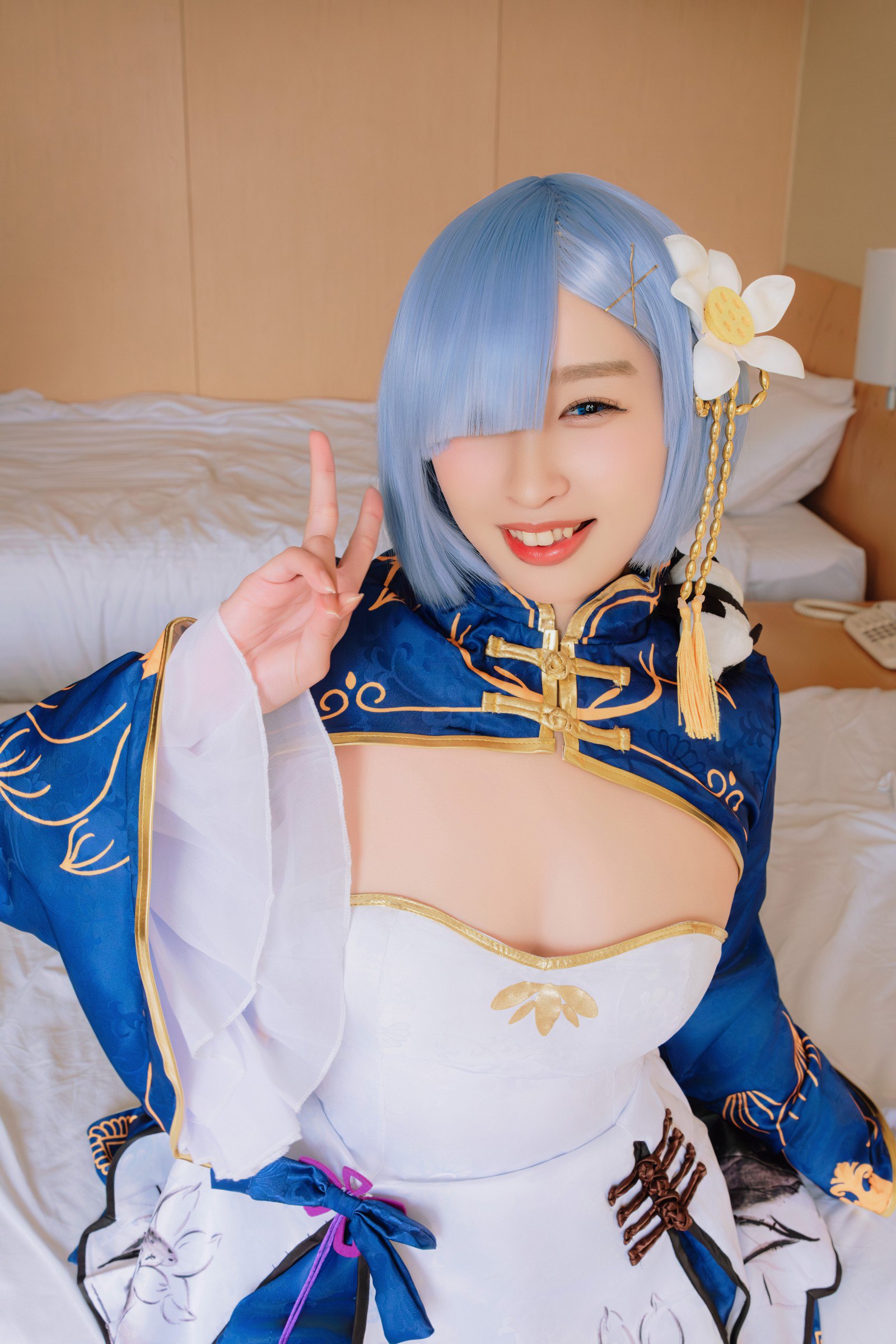 スレンダー巨乳Hカップ真正ビッチ！ガチ出会い系ヤリまくり淫売ちゃんはイキ過ぎ・仰け反り過ぎ・痙攣し過ぎのトリプルスリードスケベ妊娠力激高の子宮おバカちゃん！下のお口で中出し子種ごっくん孕まSEX！！ portrait photo