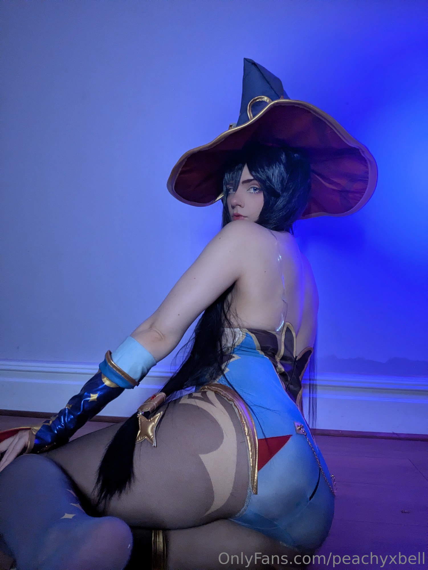 Peachy Bell - Mona character image