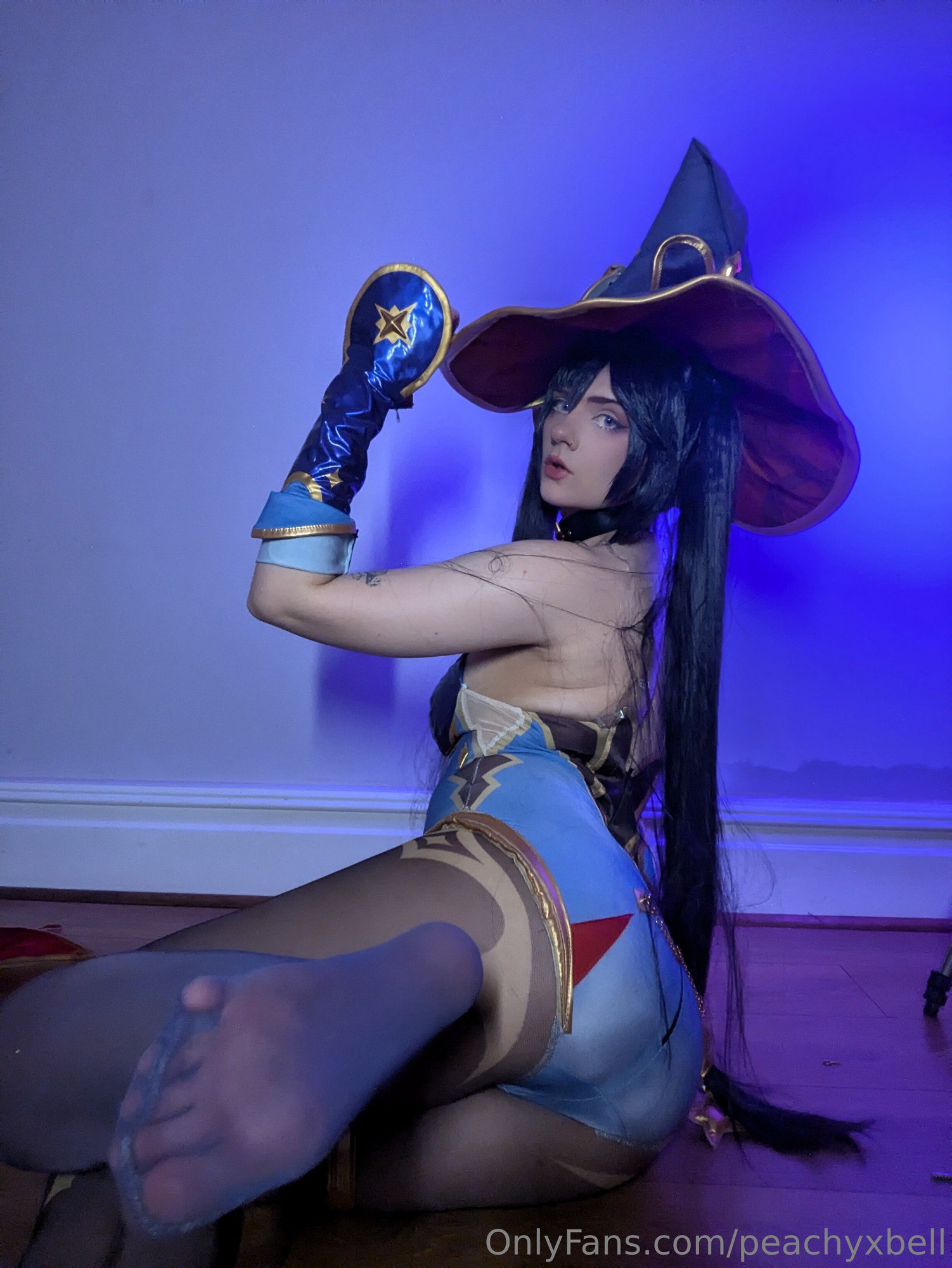 Peachy Bell - Mona photography portrait