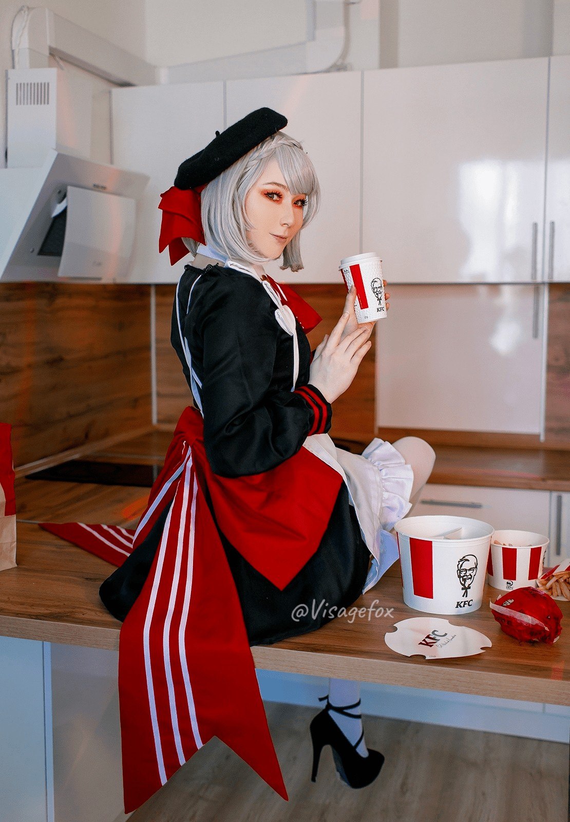 Visage Fox Noelle KFC leads