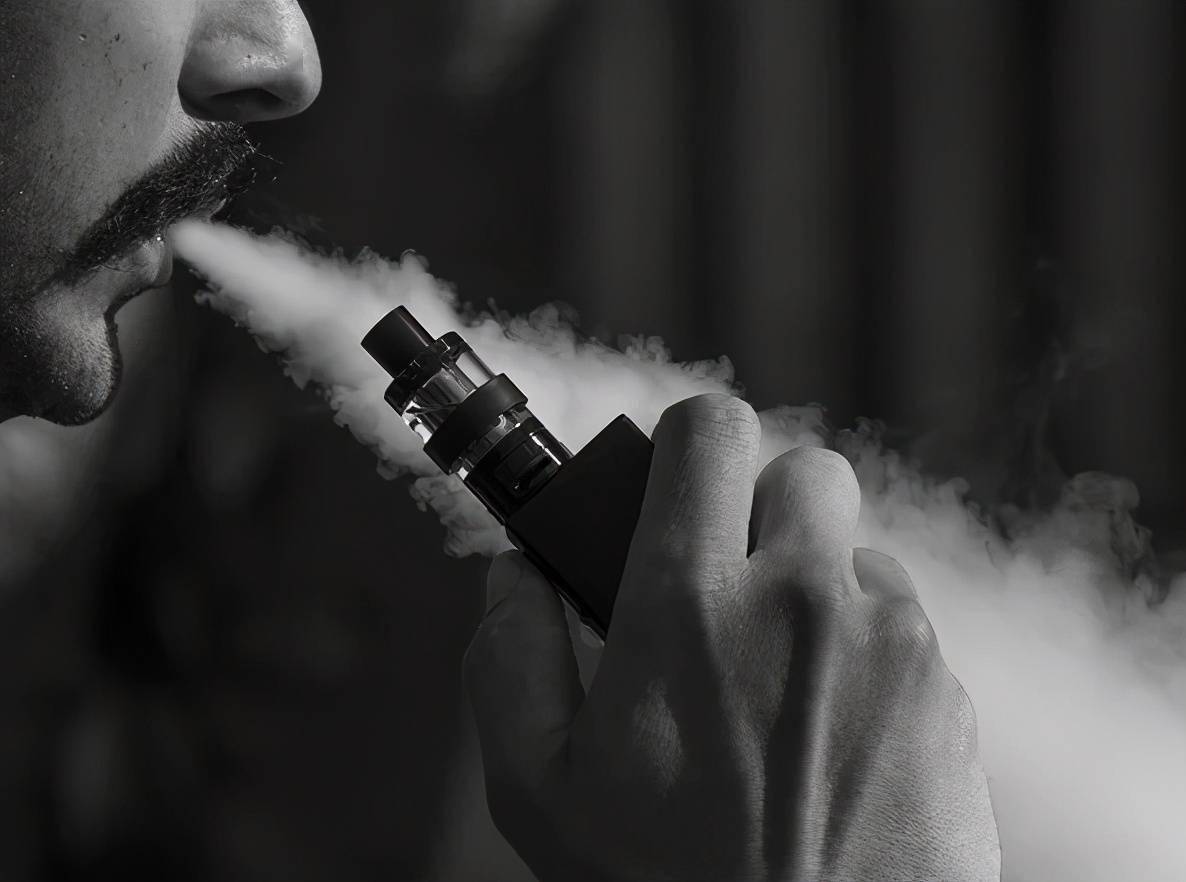 E-papierosy: Jak wybrać, bezpiecznie używać i czy są zdrowszą alternatywą?