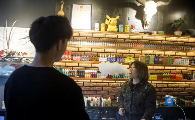 E-papieros czy IQOS? Co wybrać i o czym pamiętać?