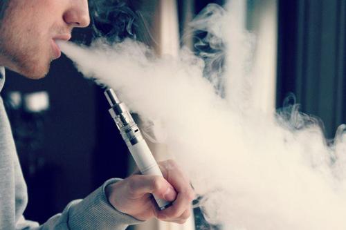 E-papierosy: Jaki model wybrać i ile liquidu zużyjesz?