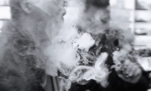 Jak wybrać e-papierosa i używać go bezpiecznie w Polsce? Poradnik