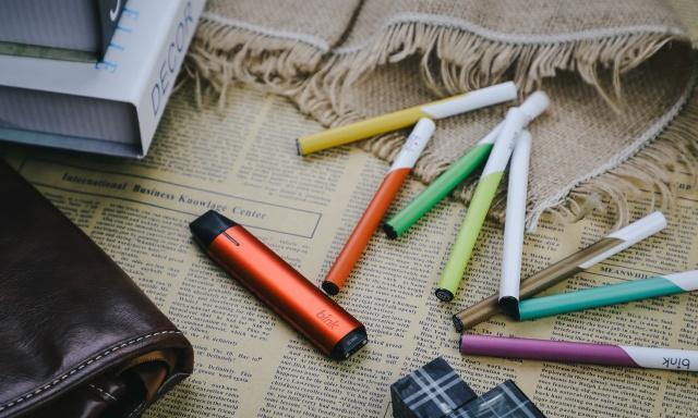 Jaki e-papieros do 300 zł wybrać? Vuse, Lost Mary – co lepsze?