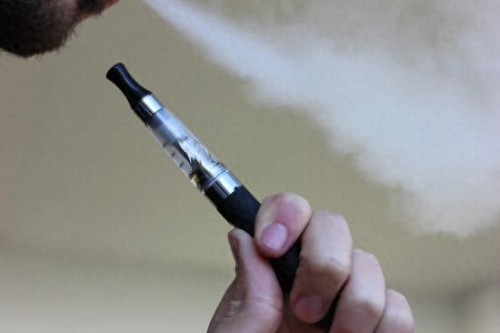 Jak wybrać idealny e-papieros? Kompletny przewodnik po vapingu w Polsce.