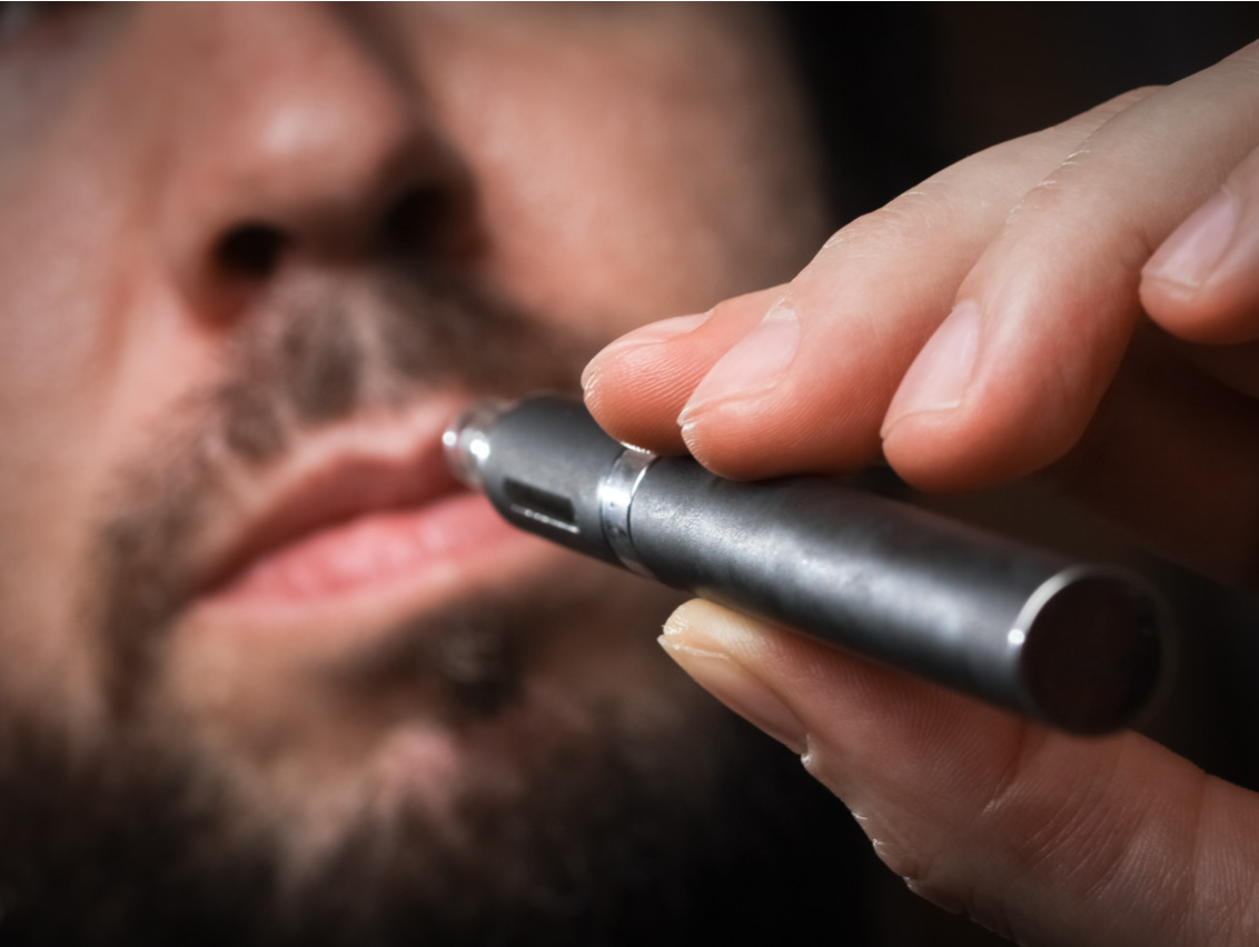 Jaki e-papieros wybrać i jak dbać o płuca? Przewodnik dla każdego.