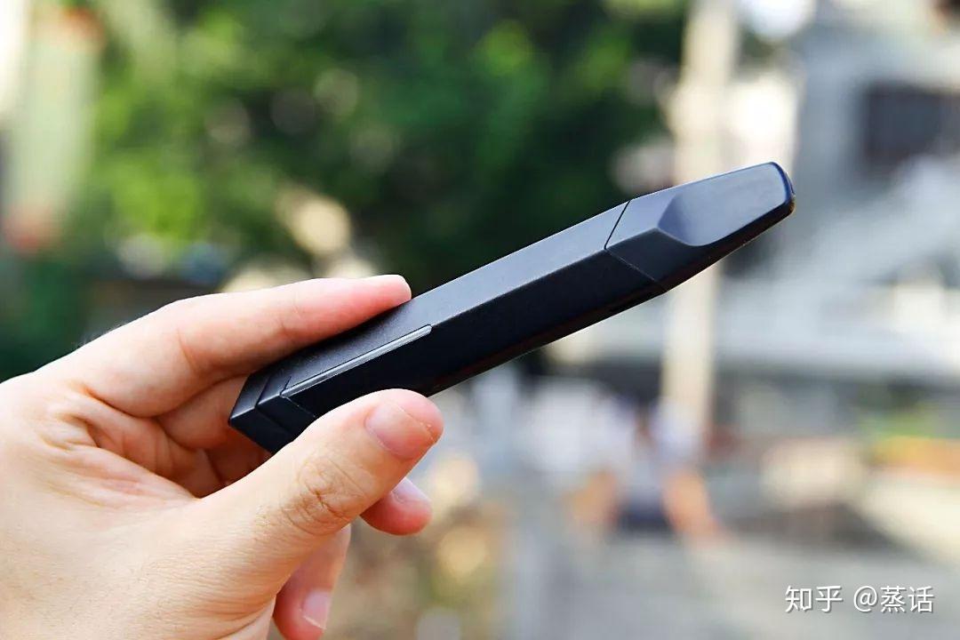 Jaki e-papieros wybrać w 2024? Kompleksowy przewodnik dla każdego.