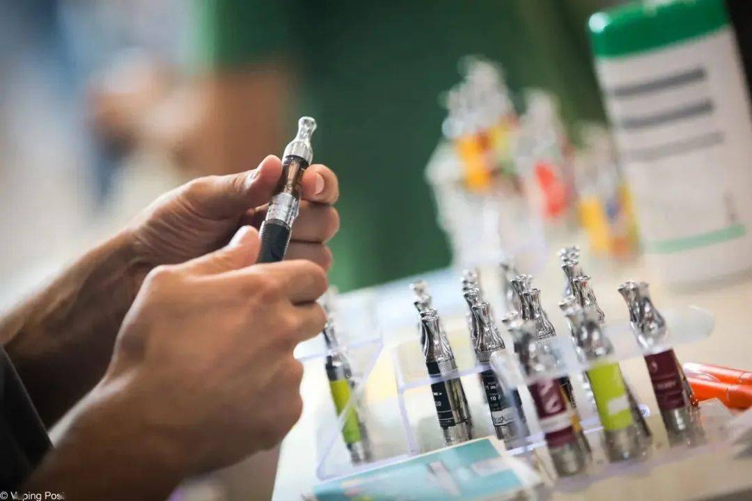 Jak wybrać e-papierosa? Przewodnik po urządzeniach i przepisach dla każdego.