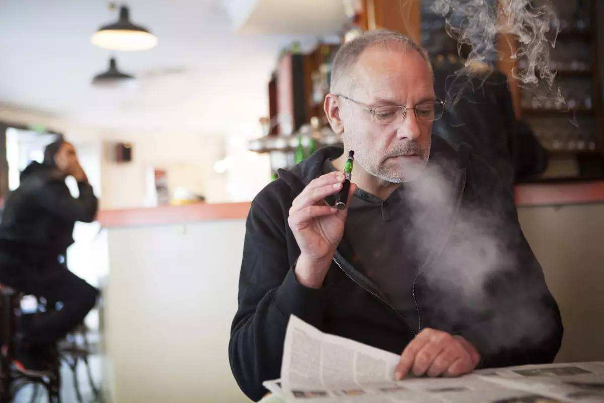 Wybór e-papierosa: PG/VG, jednorazówki, przepisy – co musisz wiedzieć?