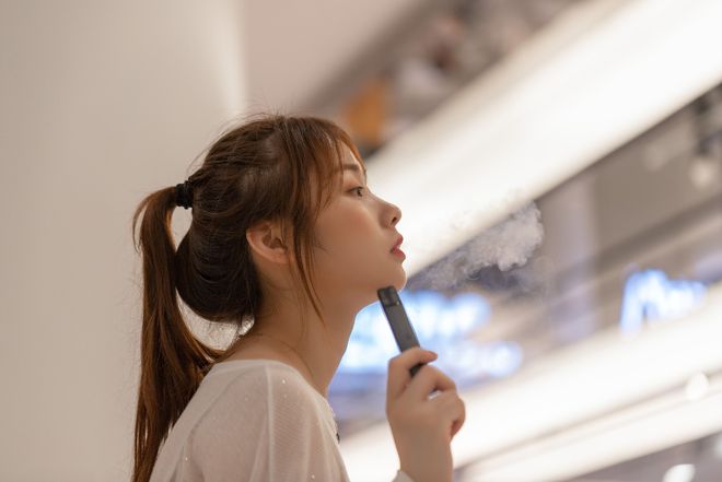 Jak wybrać e-papierosa jednorazowego: przewodnik po parametrach i przepisach