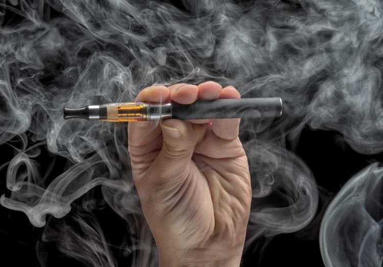 Jak wybrać e-papieros? Ile starcza jednorazówka 12k?