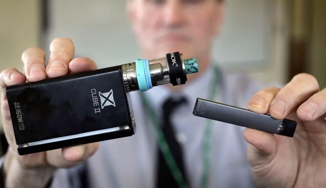 Jak wybrać e-papierosa i vapować bezpiecznie w Polsce? Przewodnik dla każdego