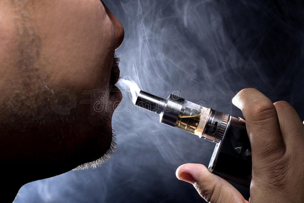 Jak wybrać e-papieros? Ile starcza jednorazówka 12k?