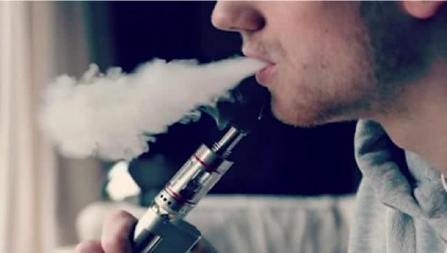 E-papierosy: Jaki model wybrać i na co zwrócić uwagę? Poradnik 2024