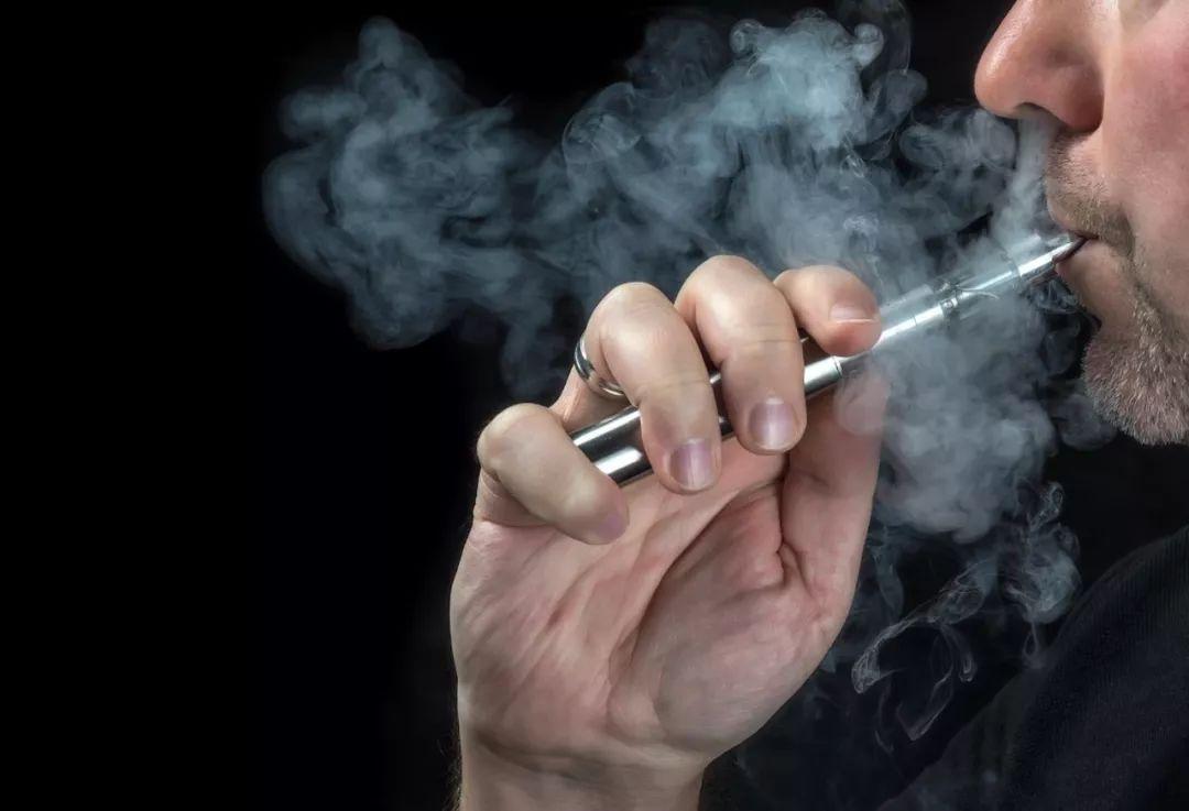 Jak wybrać e-papieros i bezpiecznie wapować w Polsce?